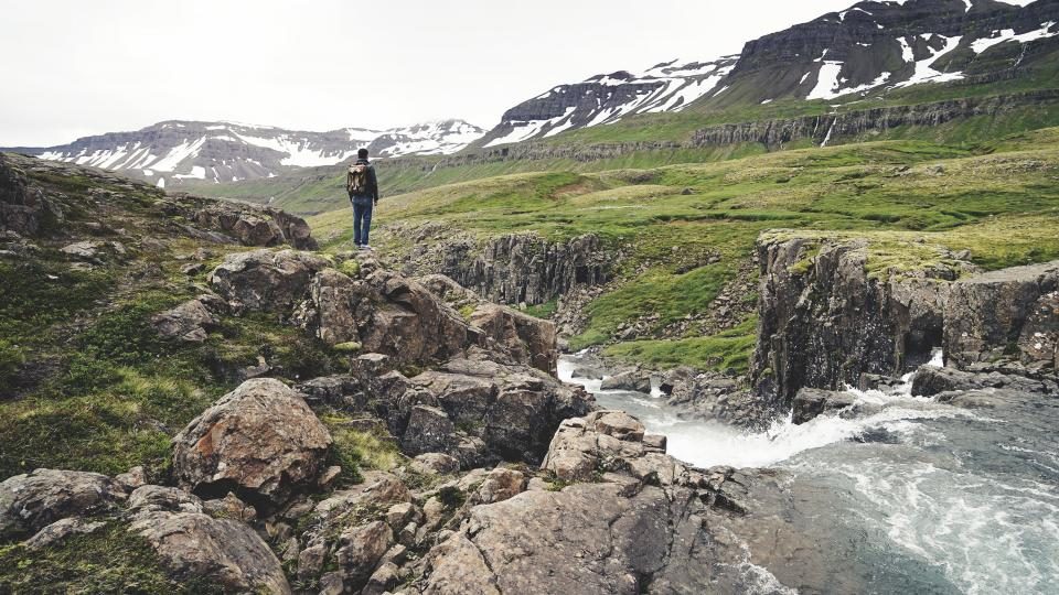 Guide: Trekking Company Website Design: Winning Trust from Travelers 7,000 km Away